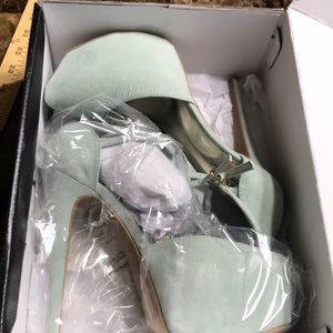“ mint green heels”